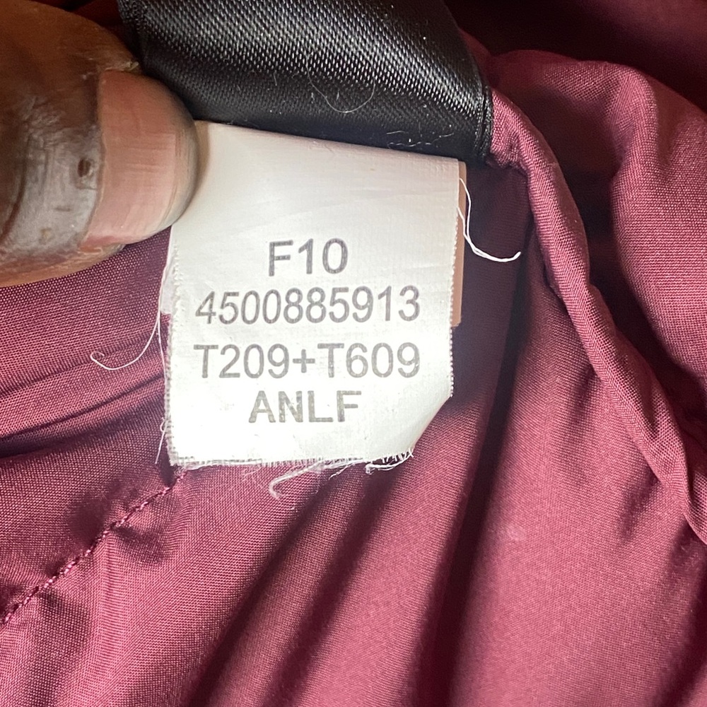 The North Face Women's Burgundy Puffer Jacket - Picture 7 of 8